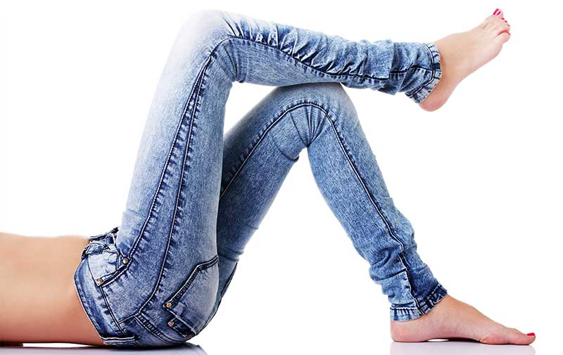 1. Slim jeansy