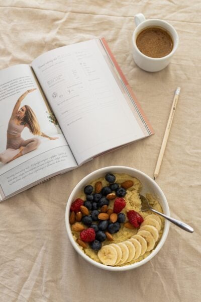 Kniha Moje Ráno - Otvorená kniha a banánovvá miska